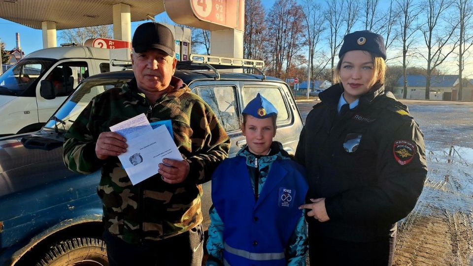 Сотрудники Госавтоинспекции Кировской области провели акцию «Детские послания безопасности»