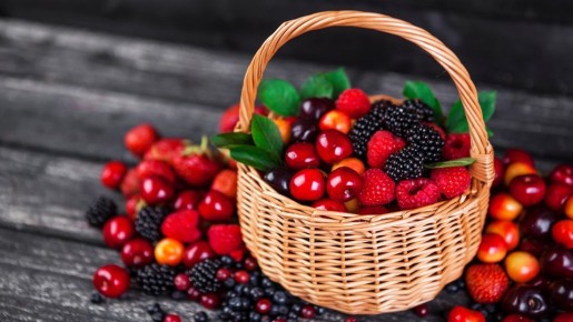 Спор о разнице между дикими и садовыми ягодами решен: вот что оказалось полезнее