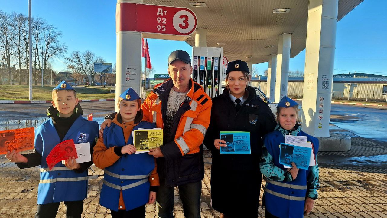 Сотрудники Госавтоинспекции Кировской области провели акцию «Детские послания безопасности» Сотрудники Госавтоинспекции Кировской области провели акцию «Детские послания безопасности»