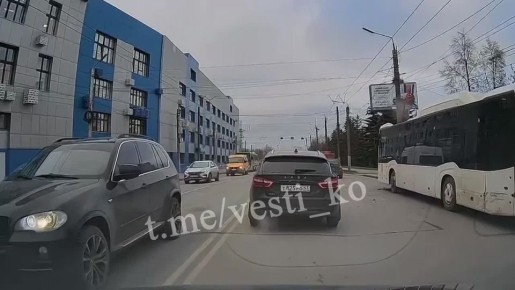 Тройное ДТП произошло сегодня на площади Лепсе в Кирове
