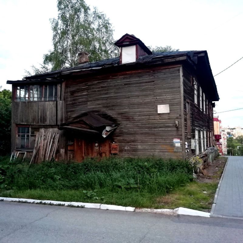 #аварийноеЖилье. В Кирове #прокуратураПомогает пожилому малоимущему пенсионеру получить благоустроенное жилье взамен аварийного
