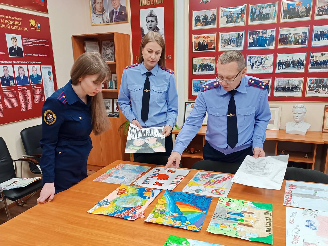 В следственном управлении СК России по Кировской области проведен первый этап ежегодного конкурса детского рисунка