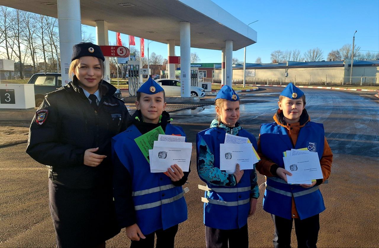 Сотрудники Госавтоинспекции Кировской области провели акцию «Детские послания безопасности» Сотрудники Госавтоинспекции Кировской области провели акцию «Детские послания безопасности»