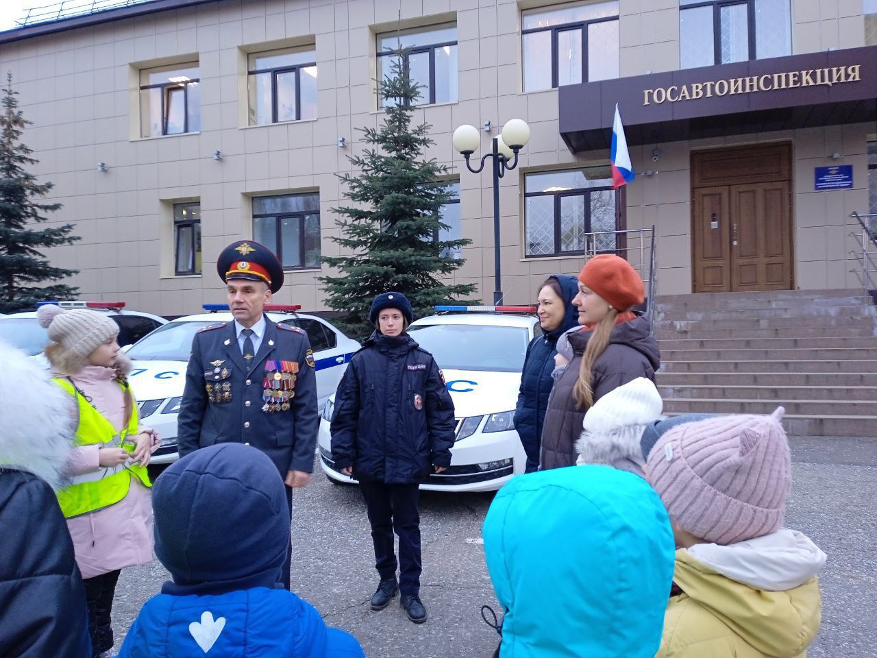 Путешествие в прошлое ПДД: как сотрудники Госавтоинспекции провели для детей урок в музее Путешествие в прошлое ПДД: как сотрудники Госавтоинспекции провели для детей урок в музее