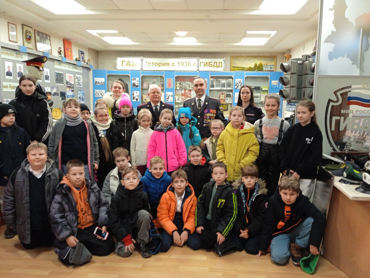 Путешествие в прошлое ПДД: как сотрудники Госавтоинспекции провели для детей урок в музее Путешествие в прошлое ПДД: как сотрудники Госавтоинспекции провели для детей урок в музее