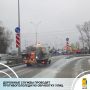 В Кирове в связи с выпавшими осадками в виде снега и низкой температурой подрядные организации днем приступили к предварительной обработке проезжих частей и тротуаров противогололедными материалами