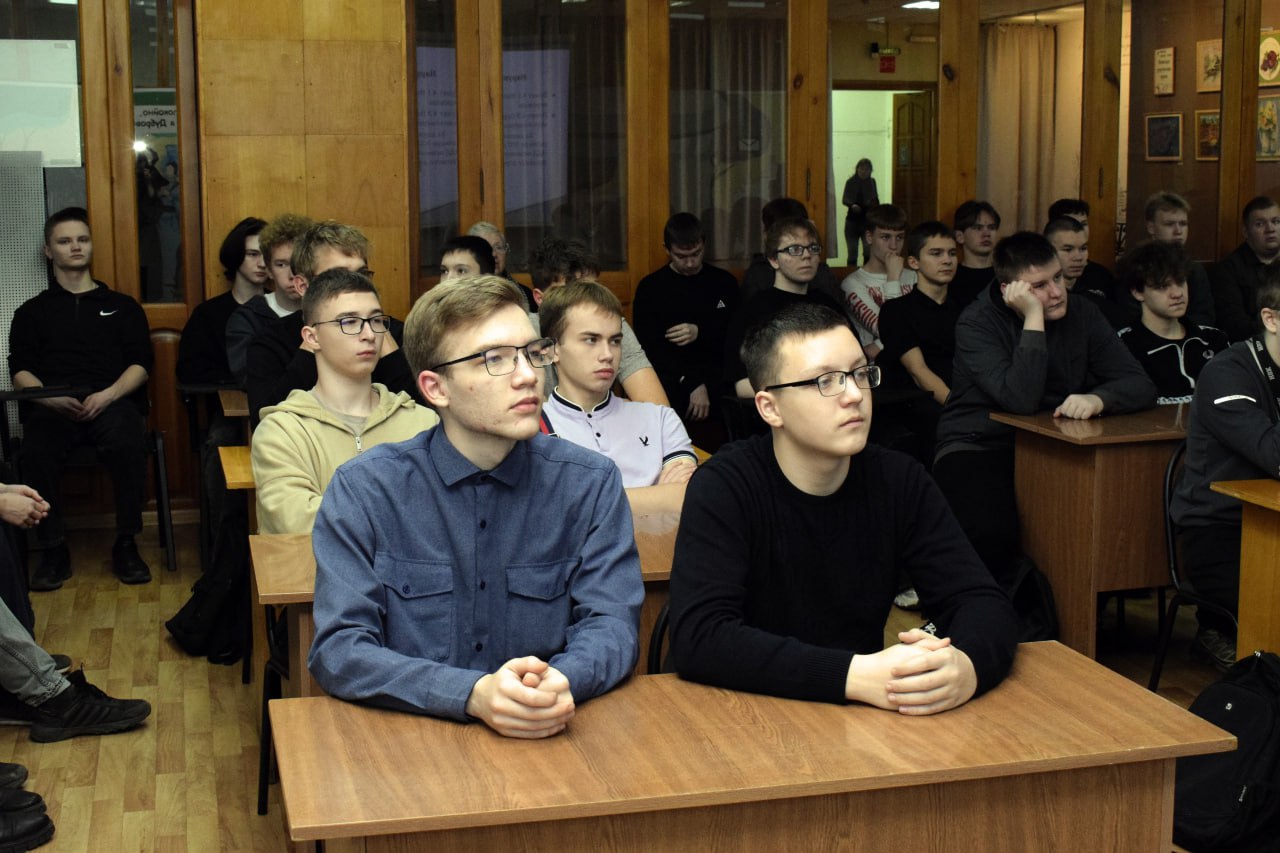 Сотрудники Госавтоинспекции организуют для студентов видеолектории Сотрудники Госавтоинспекции организуют для студентов видеолектории