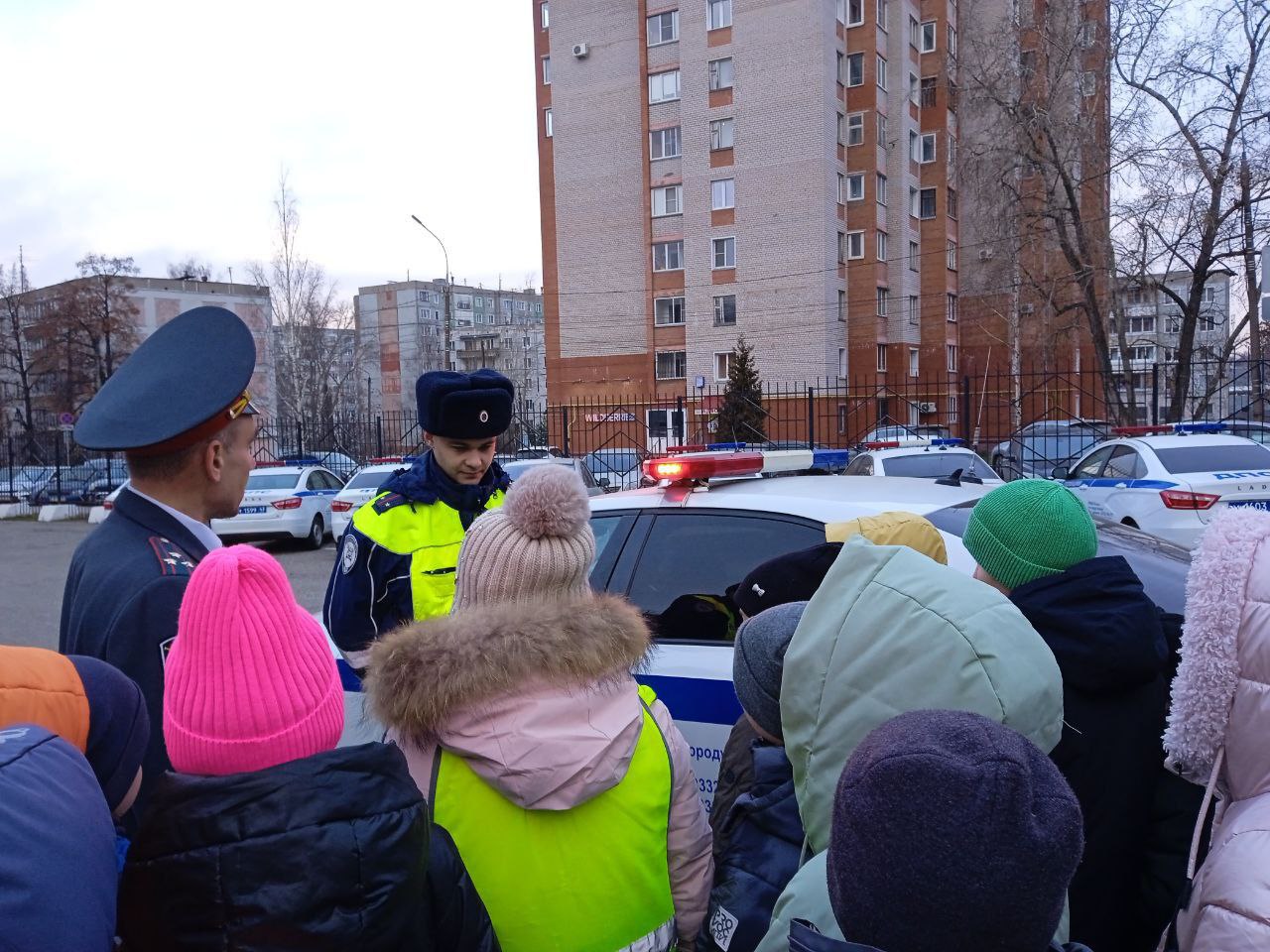 Путешествие в прошлое ПДД: как сотрудники Госавтоинспекции провели для детей урок в музее Путешествие в прошлое ПДД: как сотрудники Госавтоинспекции провели для детей урок в музее