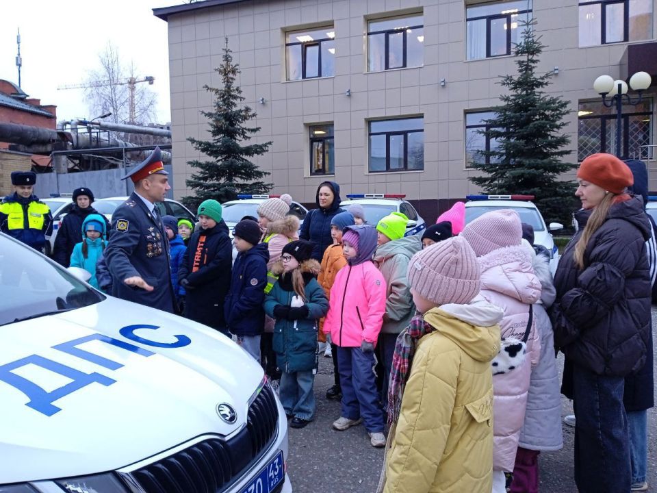 Путешествие в прошлое ПДД: как сотрудники Госавтоинспекции провели для детей урок в музее