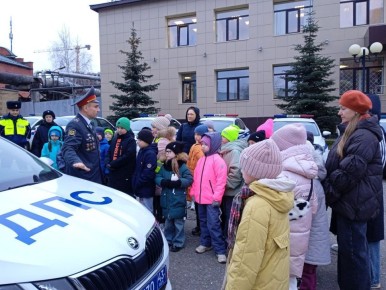 Путешествие в прошлое ПДД: как сотрудники Госавтоинспекции провели для детей урок в музее