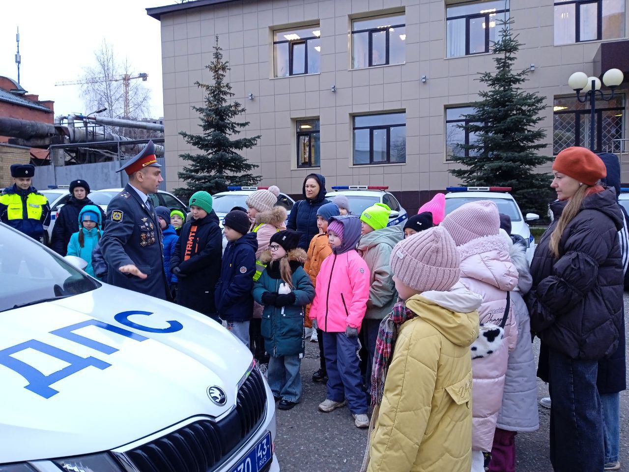 Путешествие в прошлое ПДД: как сотрудники Госавтоинспекции провели для детей урок в музее