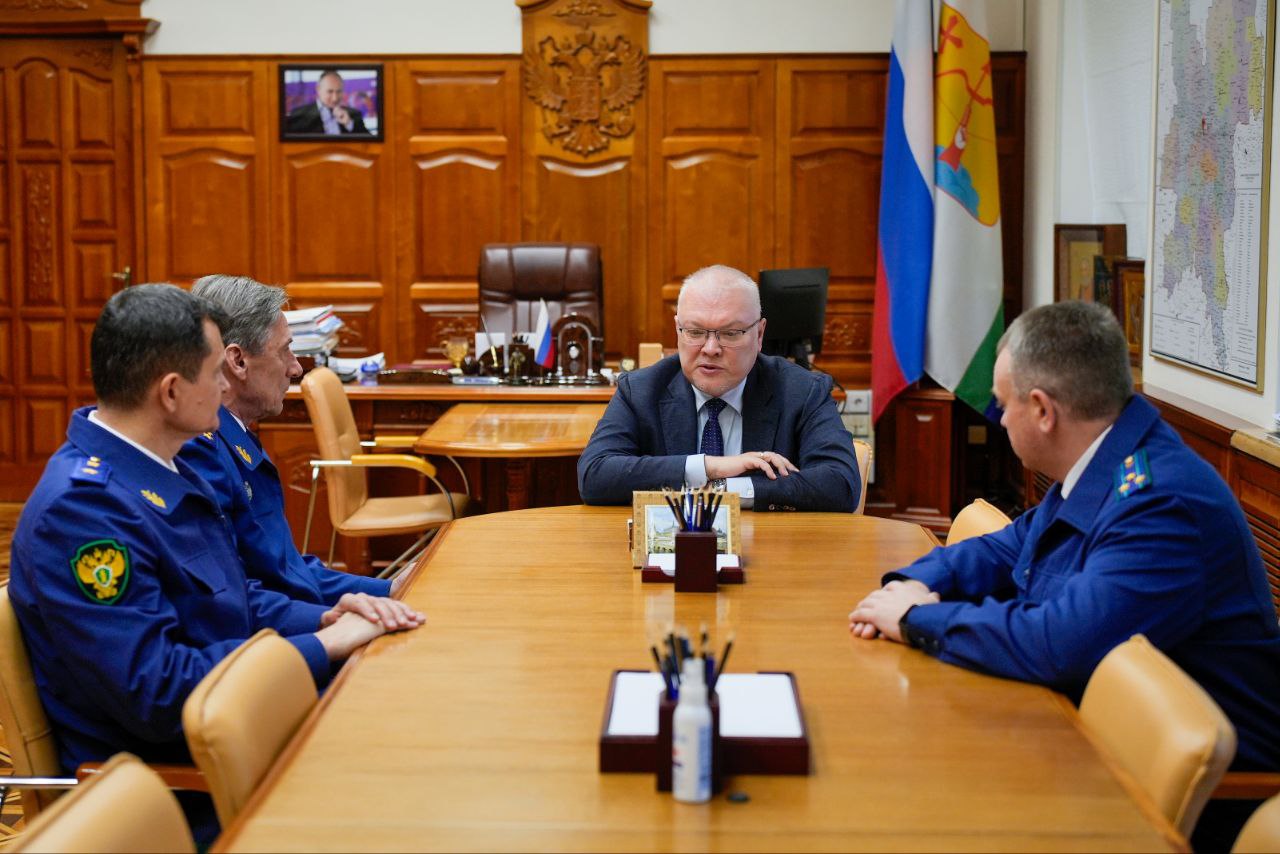 Кроме того, состоялась рабочая встреча Николая Шишкина и Юрия Рываева с Губернатором Кировской области Александром Соколовым, на которой были обсуждены актуальные для региона вопросы состояния законности