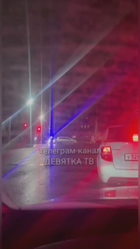 Курьер попал в ДТП на перекрёстке улиц Чистопрудненской и 4-й Пятилетки