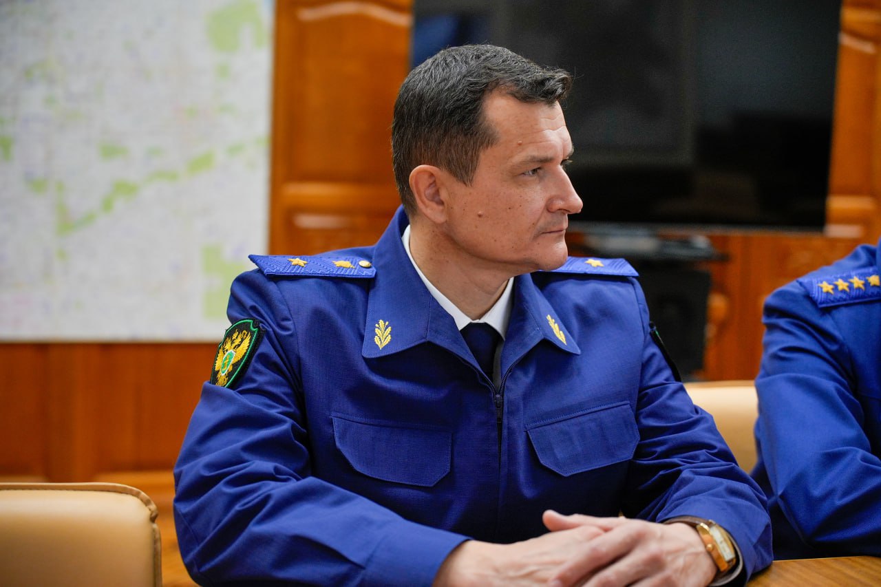 Сегодня заместитель Генерального прокурора РФ Николай Шишкин представил губернатору Кировской области Александру Соколову нового прокурора региона Юрия Рываева Сегодня заместитель Генерального прокурора РФ Николай Шишкин представил губернатору Кировской области Александру Соколову нового прокурора региона Юрия Рываева