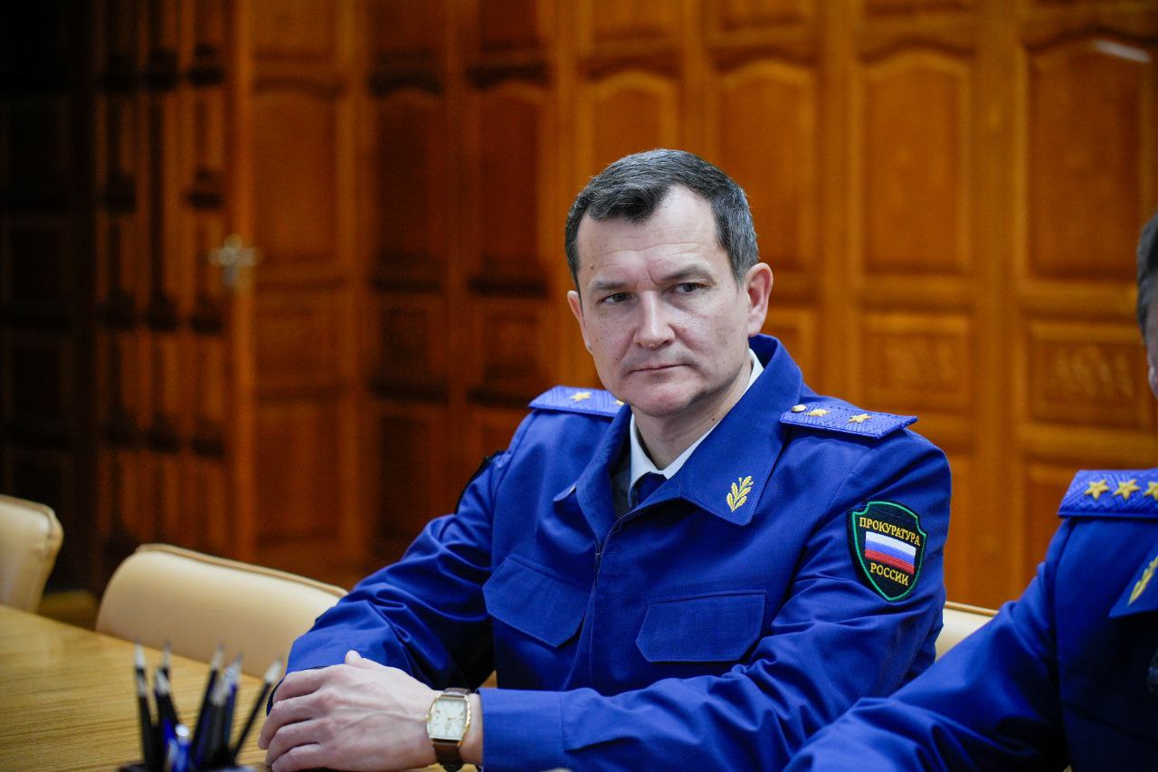 Кроме того, состоялась рабочая встреча Николая Шишкина и Юрия Рываева с Губернатором Кировской области Александром Соколовым, на которой были обсуждены актуальные для региона вопросы состояния законности Кроме того, состоялась рабочая встреча Николая Шишкина и Юрия Рываева с Губернатором Кировской области Александром Соколовым, на которой были обсуждены актуальные для региона вопросы состояния законности