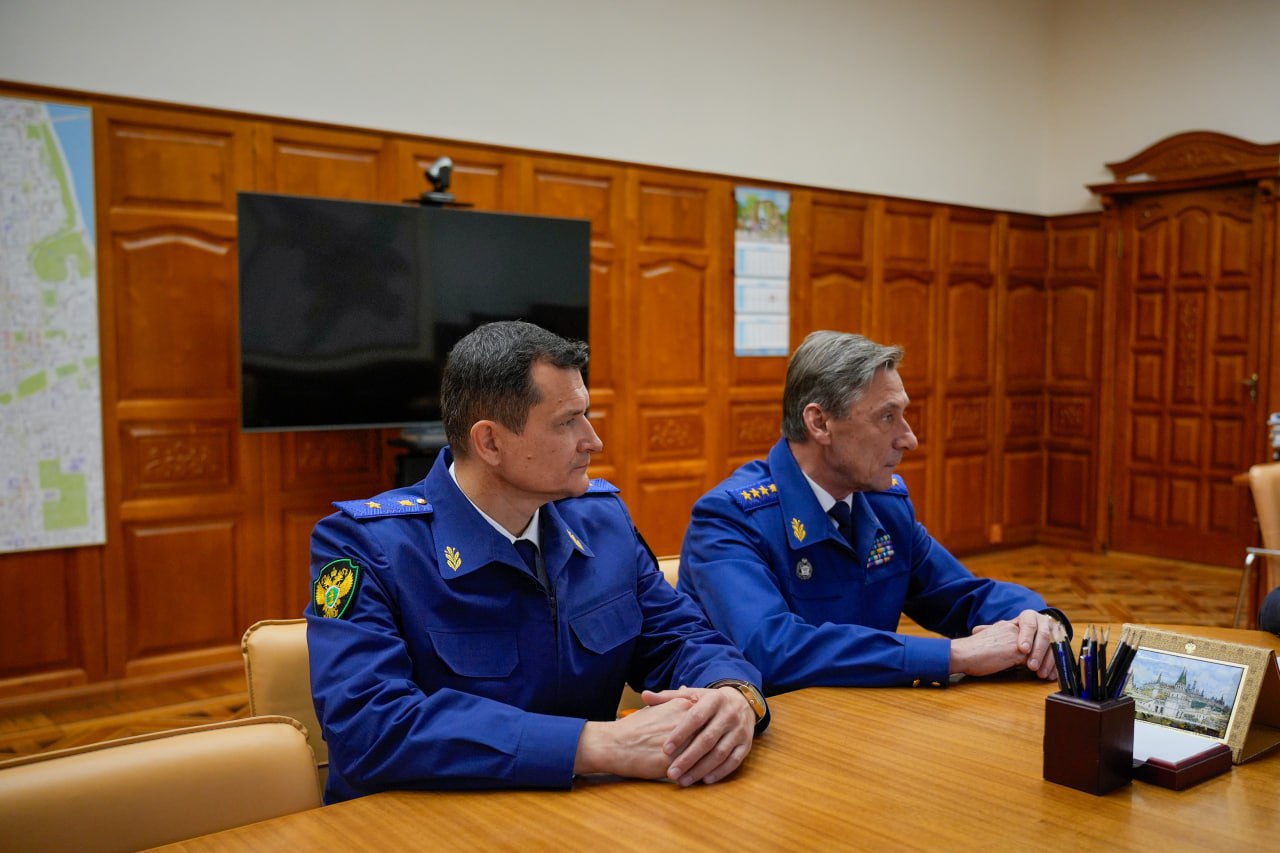 Сегодня заместитель Генерального прокурора РФ Николай Шишкин представил губернатору Кировской области Александру Соколову нового прокурора региона Юрия Рываева