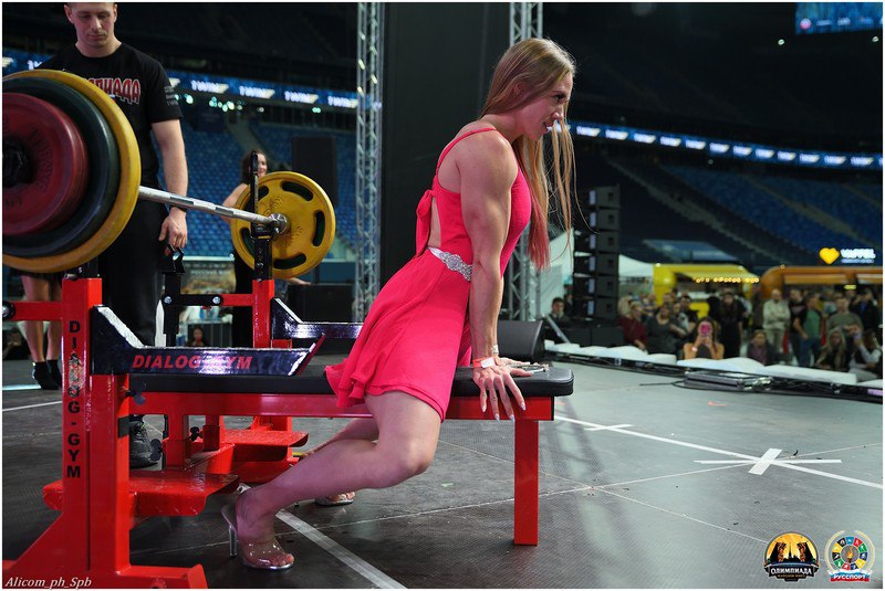 Кировчанка приняла участие в шоу «Жим в платьях»