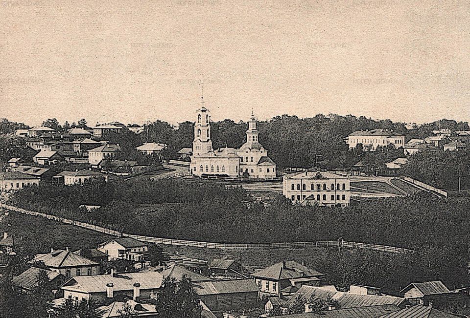 #СтраницыИстории. Наш город глазами пожарных сто с лишним лет назад На фотографии начала ХХ века, предоставленной Центральным госархивом, нам открывается прекрасный вид на Владимирскую площадь