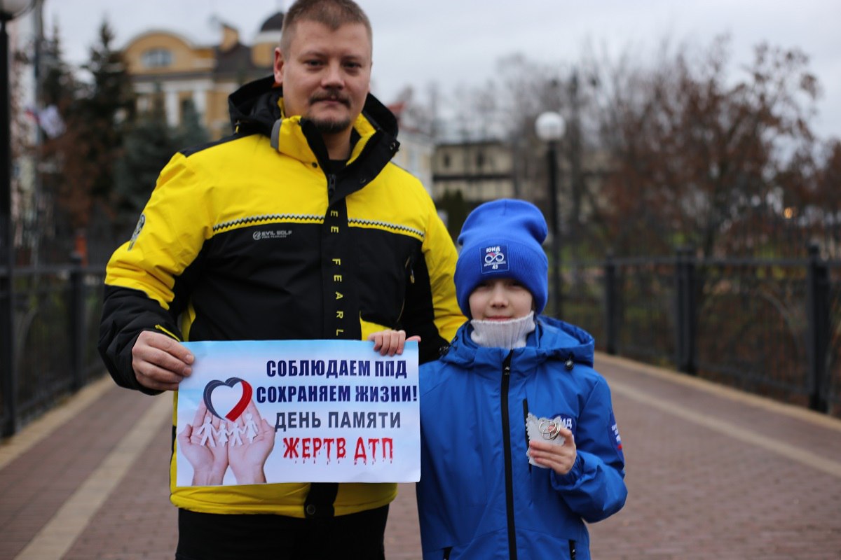 ЮИДовцы вручили талисманы дорожной безопасности кировчанам ЮИДовцы вручили талисманы дорожной безопасности кировчанам