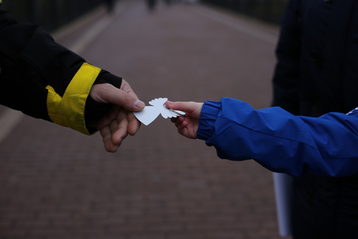 ЮИДовцы вручили талисманы дорожной безопасности кировчанам ЮИДовцы вручили талисманы дорожной безопасности кировчанам