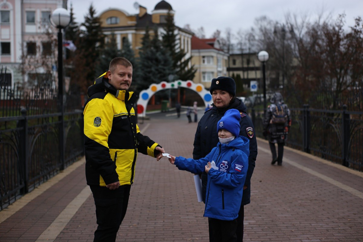 ЮИДовцы вручили талисманы дорожной безопасности кировчанам ЮИДовцы вручили талисманы дорожной безопасности кировчанам