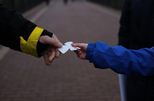 Кировским пешеходам раздали "ангелов безопасности" Кировским пешеходам раздали "ангелов безопасности"