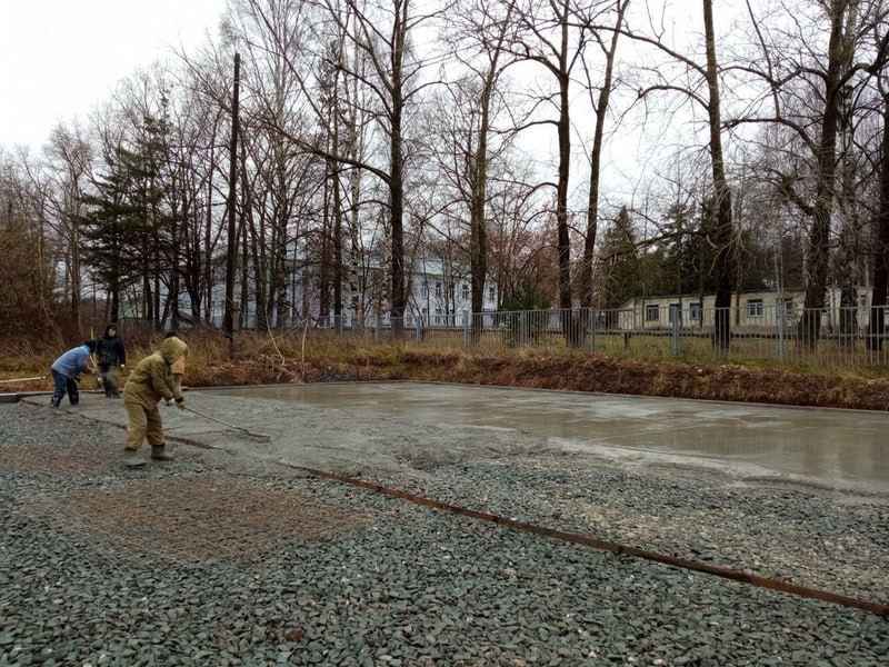 В Кирово-Чепецке бетонируют новую парковку для ЦРБ В Кирово-Чепецке бетонируют новую парковку для ЦРБ