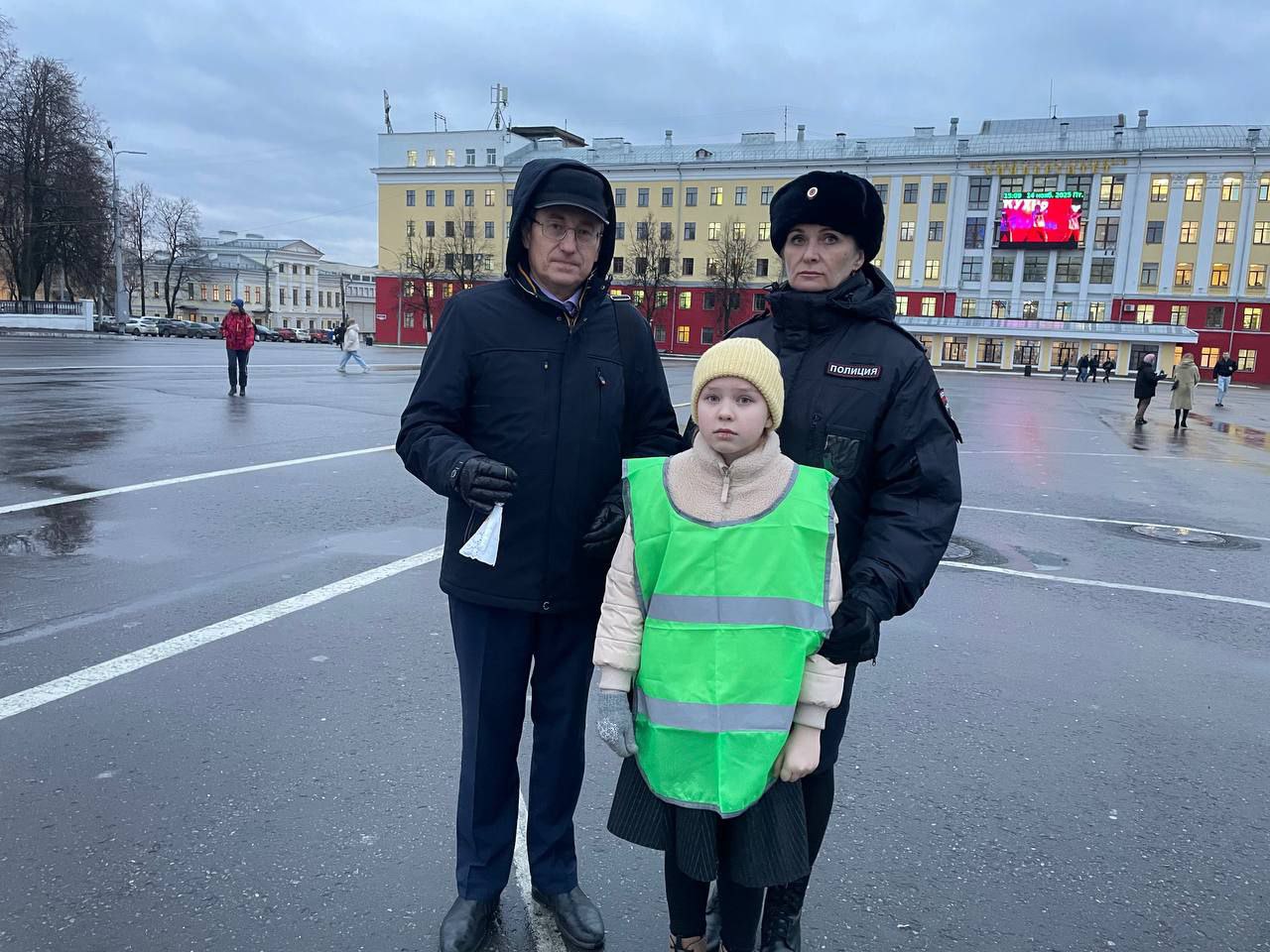 В Кирове школьники и Госавтоинспекция вручили прохожим «ангелочков» в память о жертвах ДТП В Кирове школьники и Госавтоинспекция вручили прохожим «ангелочков» в память о жертвах ДТП