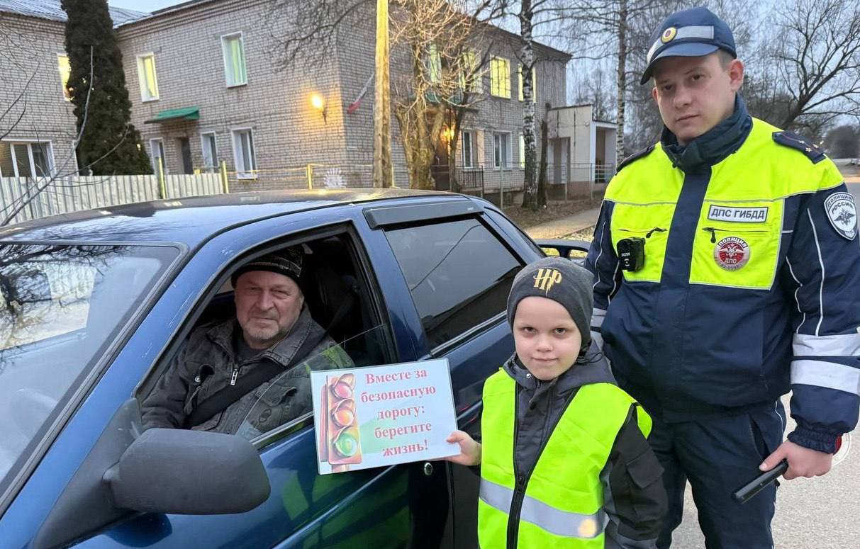 Кировчане отдали дань памяти людям, погибшим в дорожно-транспортных происшествиях Кировчане отдали дань памяти людям, погибшим в дорожно-транспортных происшествиях