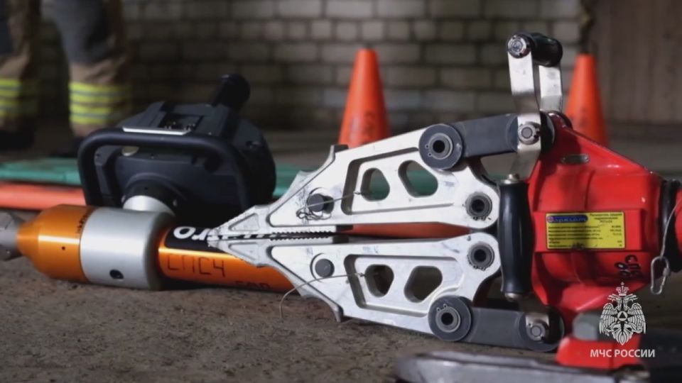 Они тренируются, чтобы оттачивать навыки спасения