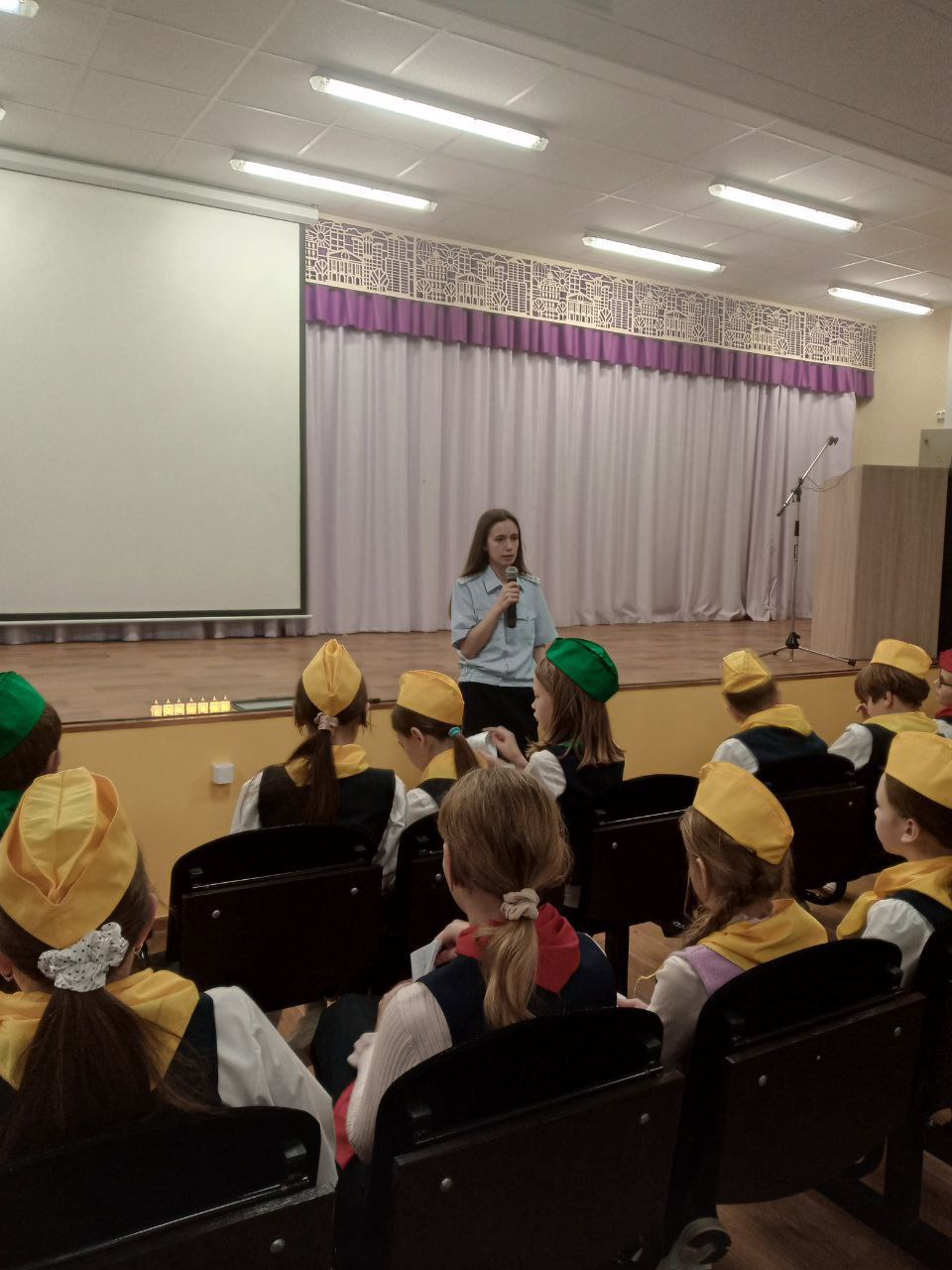 Свечи памяти и детские сердца: ГАИ и ЮИД объединились в память о погибших в ДТП