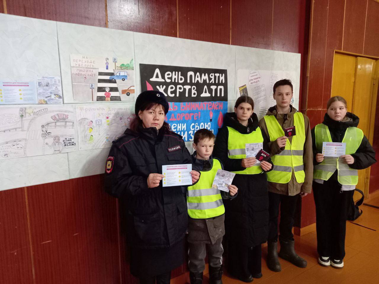 Кировчане отдали дань памяти людям, погибшим в дорожно-транспортных происшествиях Кировчане отдали дань памяти людям, погибшим в дорожно-транспортных происшествиях