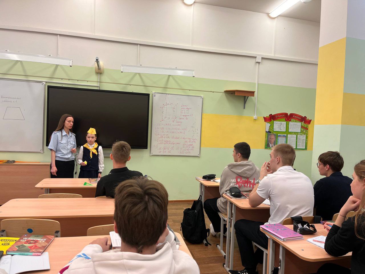 Свечи памяти и детские сердца: ГАИ и ЮИД объединились в память о погибших в ДТП Свечи памяти и детские сердца: ГАИ и ЮИД объединились в память о погибших в ДТП