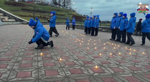 Юные инспекторы дорожного движения школы № 25 г. Кирова совестно с сотрудниками Госавтоинспекции провели мероприятие «Нет ДТП»