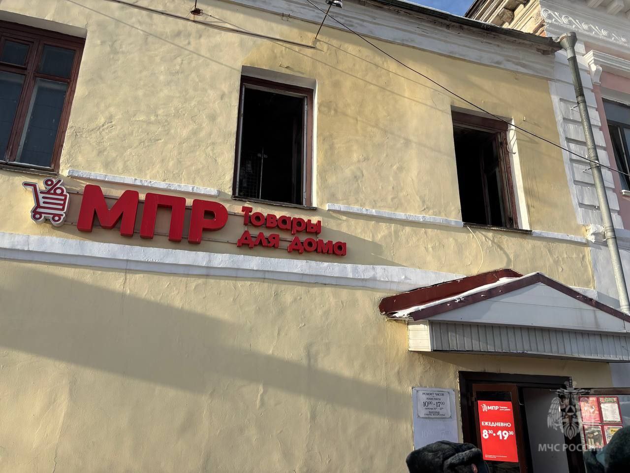 В Слободском сотрудники МЧС России ликвидировали возгорание в торговом центре