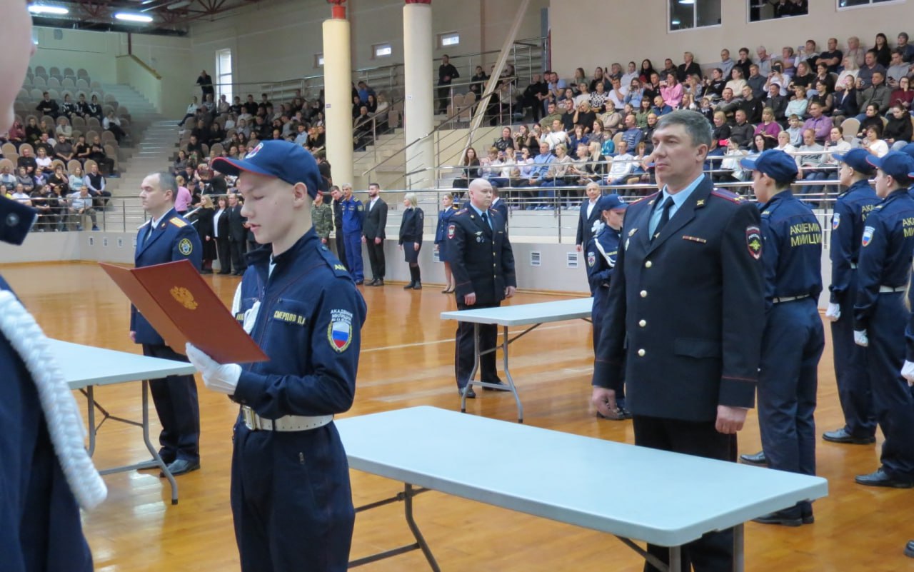 Руководящий состав транспортной полиции города Кирова принял участие в торжественной церемонии принятия присяги студентами полицейского колледжа Руководящий состав транспортной полиции города Кирова принял участие в торжественной церемонии принятия присяги студентами полицейского колледжа