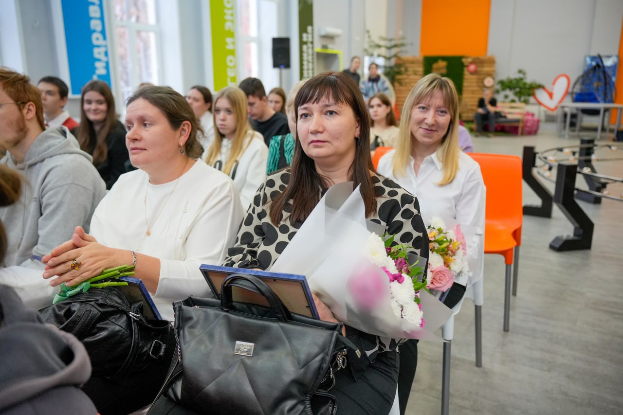 Александр Соколов: Сегодня в Инженериуме ВятГУ вручил награды победителям и участникам конкурса «Инженер года» Александр Соколов: Сегодня в Инженериуме ВятГУ вручил награды победителям и участникам конкурса «Инженер года»