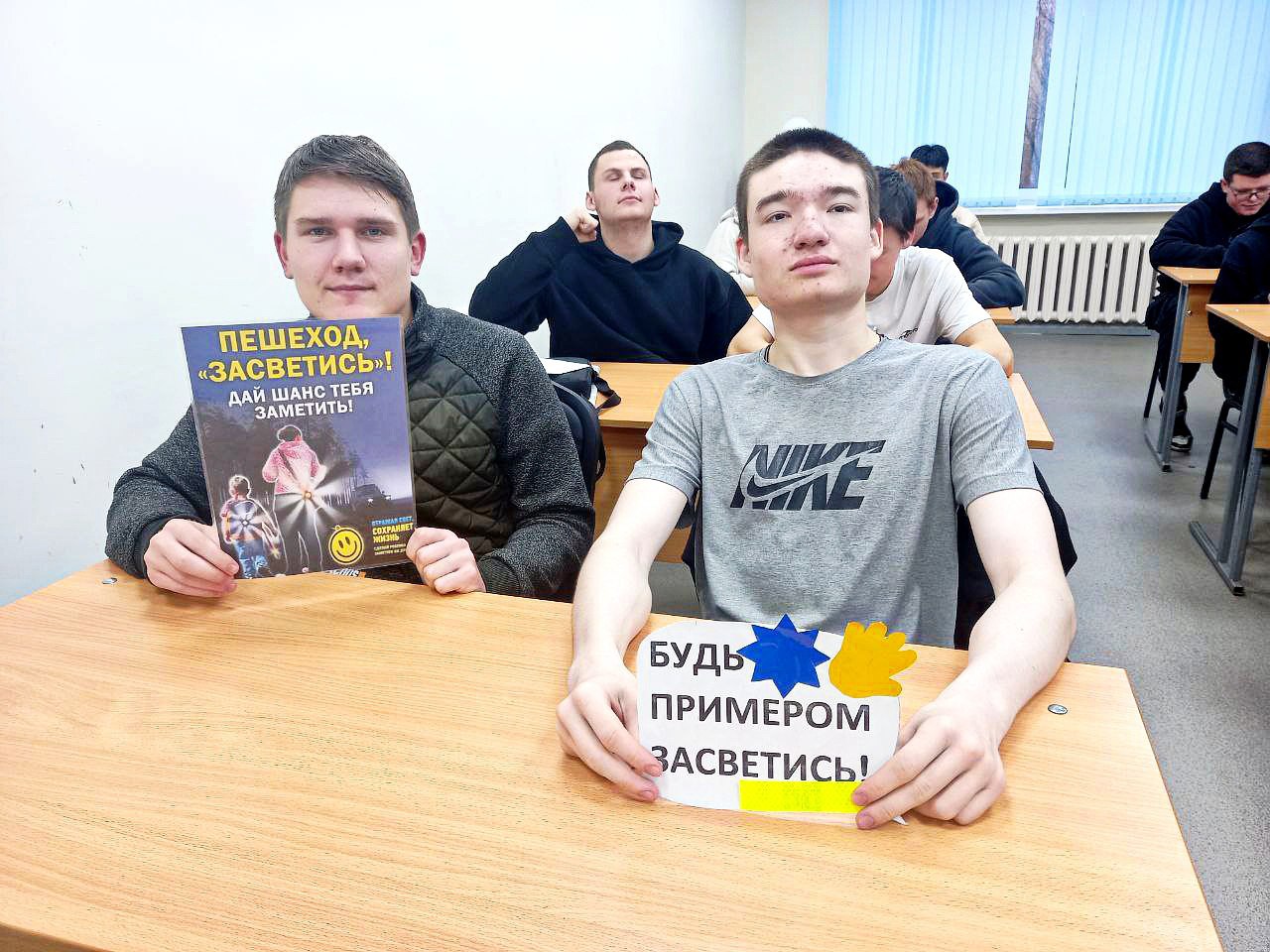 Кировский автоинспекторы организовали всеобучи по ПДД для студентов Кировский автоинспекторы организовали всеобучи по ПДД для студентов