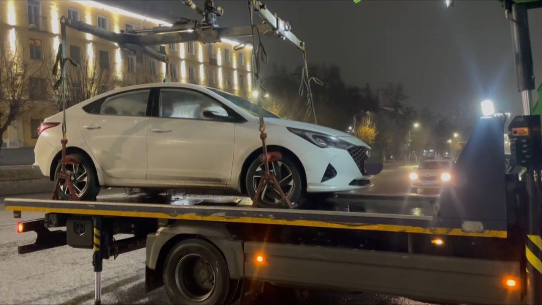 Сотрудники Госавтоинспекции напоминают водителям о неукоснительном соблюдении Правил дорожного движения, в частности, правил остановки и стоянки Сотрудники Госавтоинспекции напоминают водителям о неукоснительном соблюдении Правил дорожного движения, в частности, правил остановки и стоянки