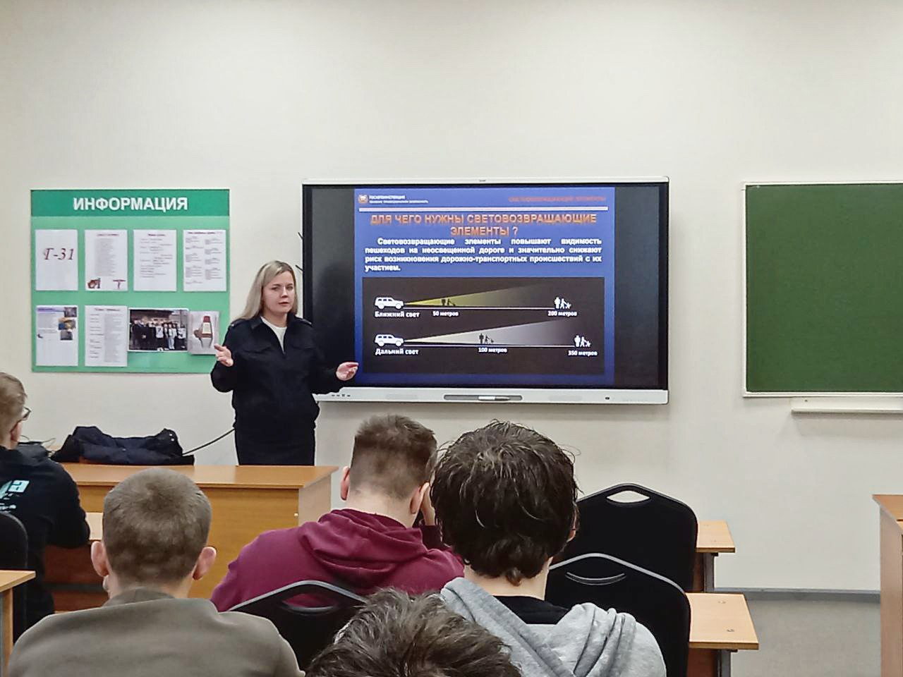 Кировский автоинспекторы организовали всеобучи по ПДД для студентов Кировский автоинспекторы организовали всеобучи по ПДД для студентов