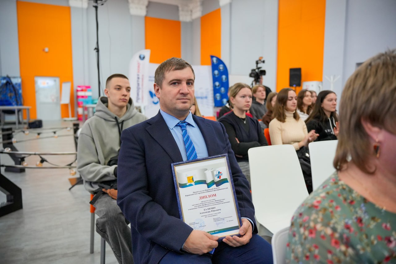 Александр Соколов: Сегодня в Инженериуме ВятГУ вручил награды победителям и участникам конкурса «Инженер года» Александр Соколов: Сегодня в Инженериуме ВятГУ вручил награды победителям и участникам конкурса «Инженер года»