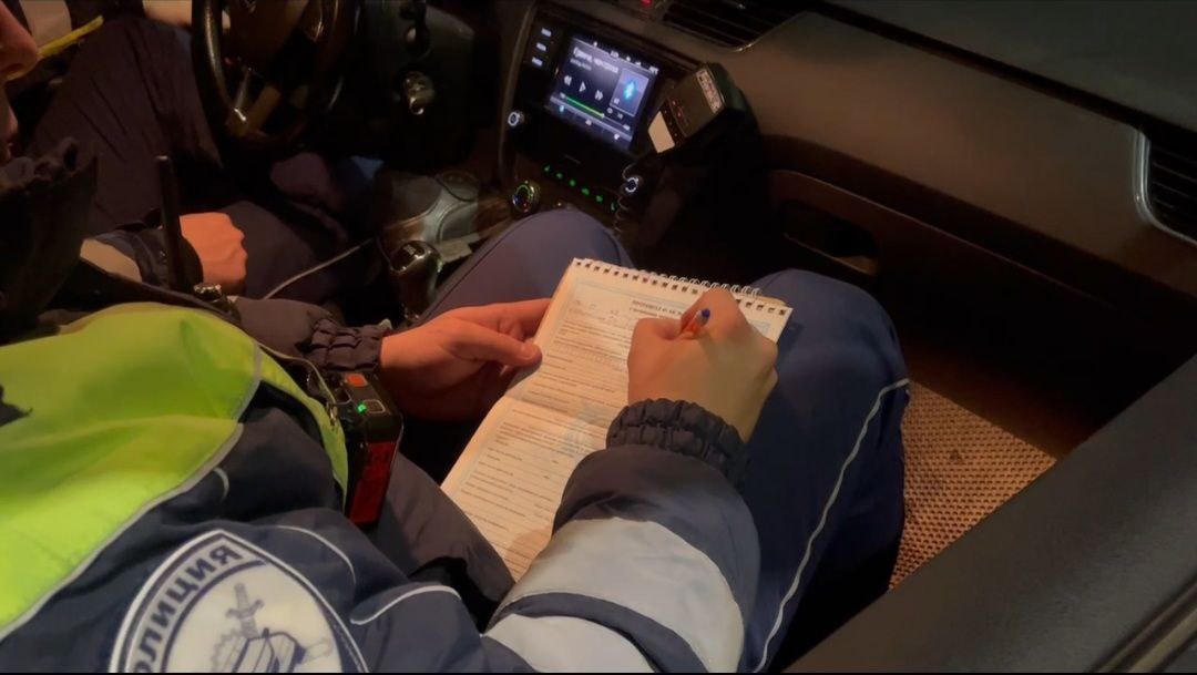 Сотрудники Госавтоинспекции напоминают водителям о неукоснительном соблюдении Правил дорожного движения, в частности, правил остановки и стоянки Сотрудники Госавтоинспекции напоминают водителям о неукоснительном соблюдении Правил дорожного движения, в частности, правил остановки и стоянки