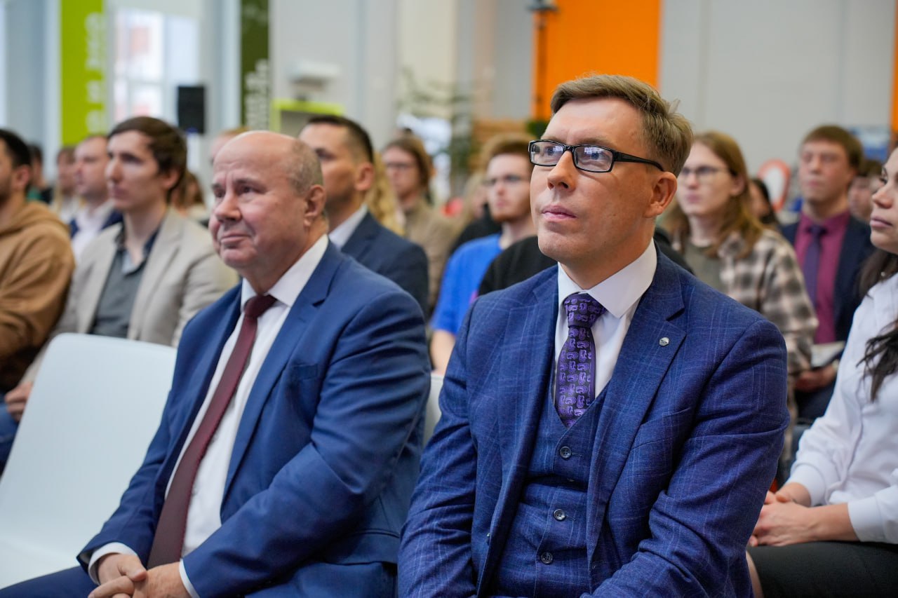 Александр Соколов: Сегодня в Инженериуме ВятГУ вручил награды победителям и участникам конкурса «Инженер года» Александр Соколов: Сегодня в Инженериуме ВятГУ вручил награды победителям и участникам конкурса «Инженер года»