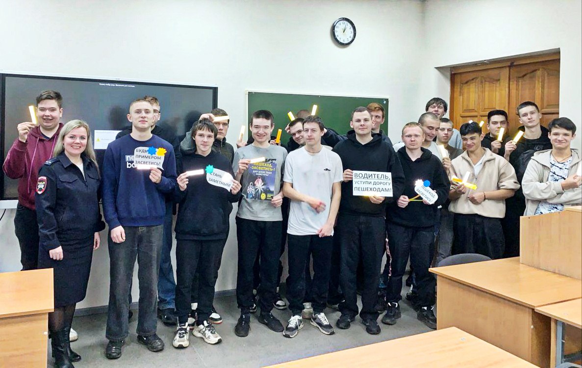 Кировский автоинспекторы организовали всеобучи по ПДД для студентов Кировский автоинспекторы организовали всеобучи по ПДД для студентов
