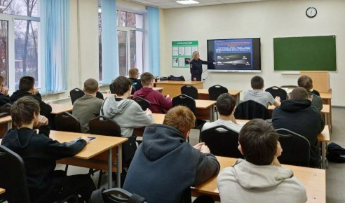 Кировский автоинспекторы организовали всеобучи по ПДД для студентов