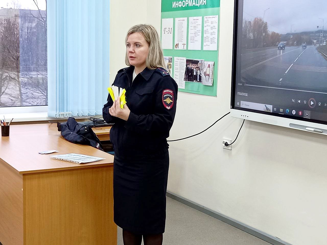 Кировский автоинспекторы организовали всеобучи по ПДД для студентов Кировский автоинспекторы организовали всеобучи по ПДД для студентов