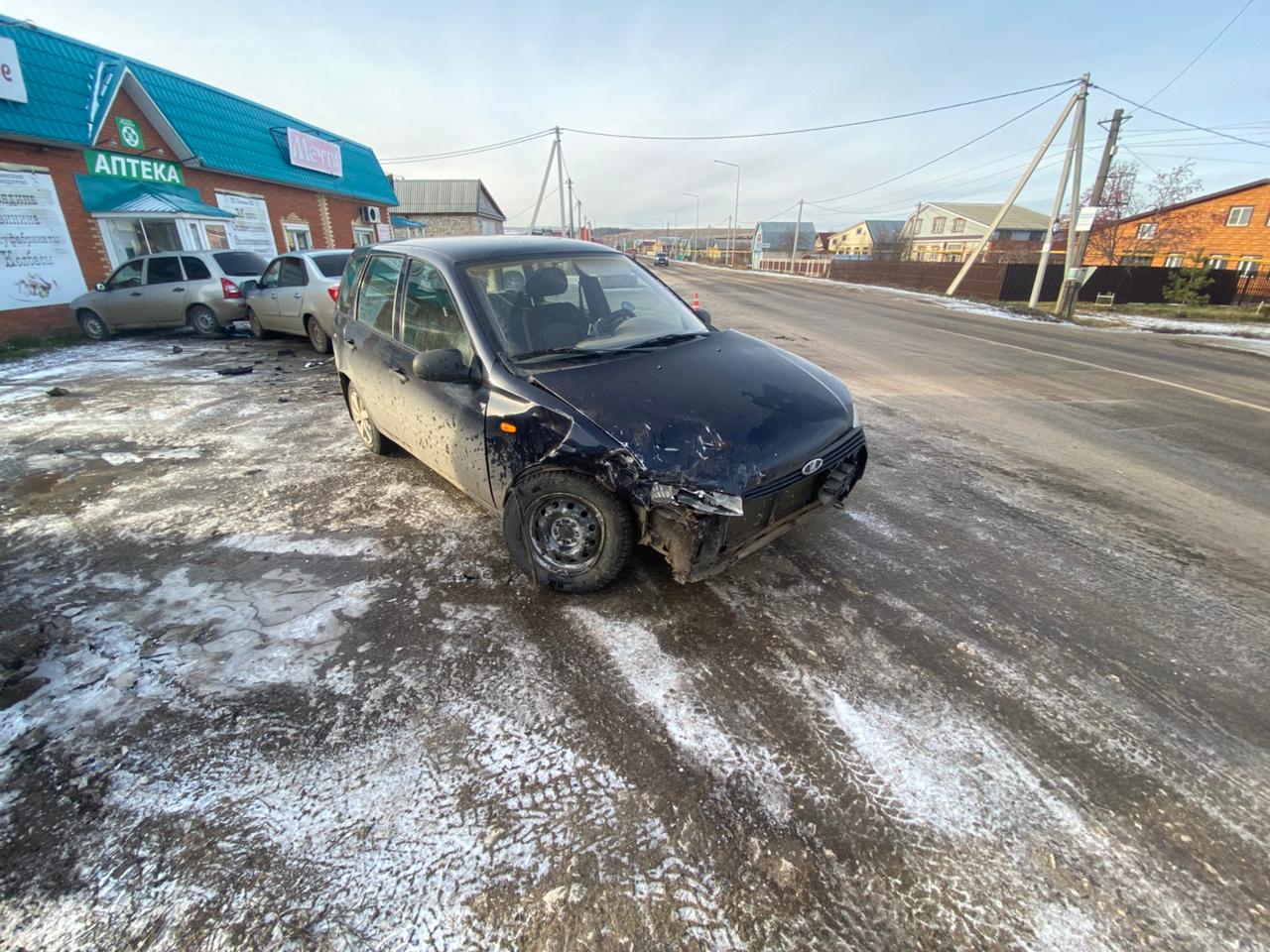В д. Тижняя Тойма Вятскополянского района произошло столкновение трех автомобилей