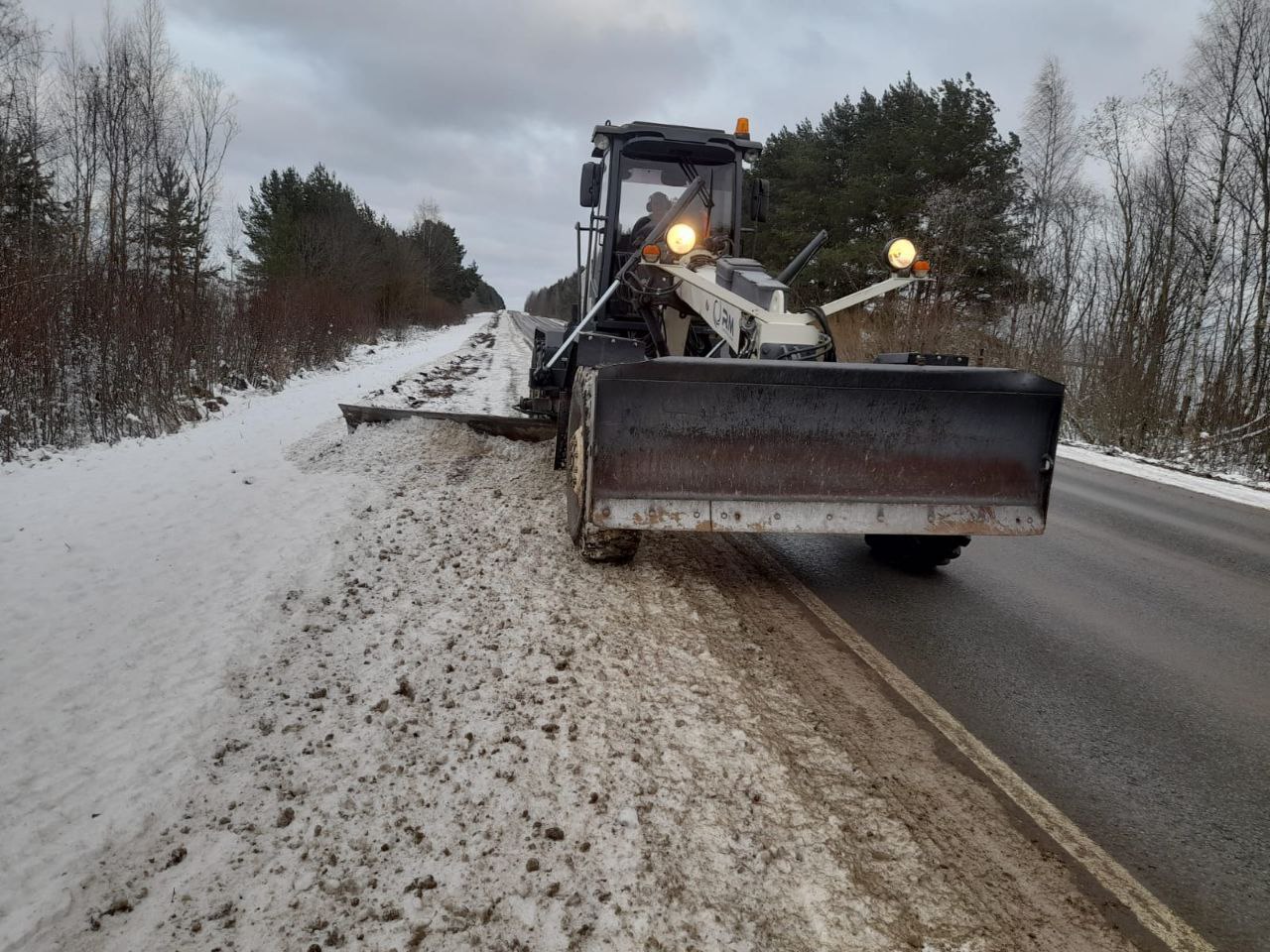 Опасные участки дорог в Кировской области обработаны от гололедицы