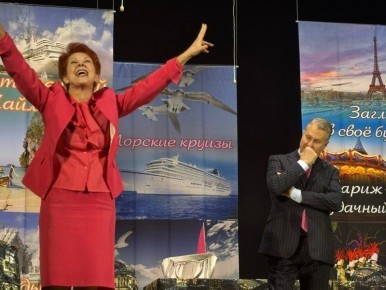 Известные артисты получили в подарок пряники со знаменитыми вятскими выражениями