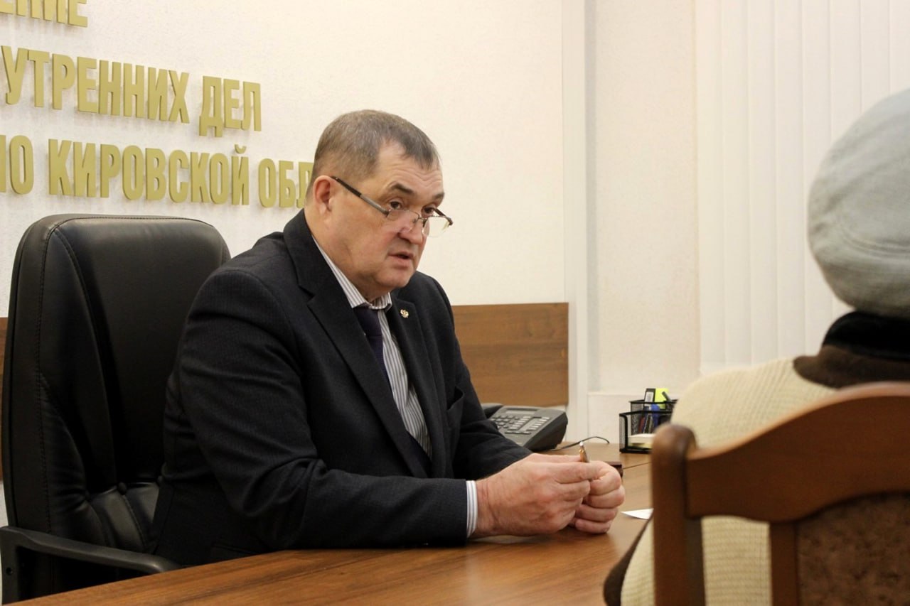 В УМВД России по Кировской области в соответствии с графиком прошел личный прием граждан начальником Управления генерал-майором полиции Константином Селяниным В УМВД России по Кировской области в соответствии с графиком прошел личный прием граждан начальником Управления генерал-майором полиции Константином Селяниным